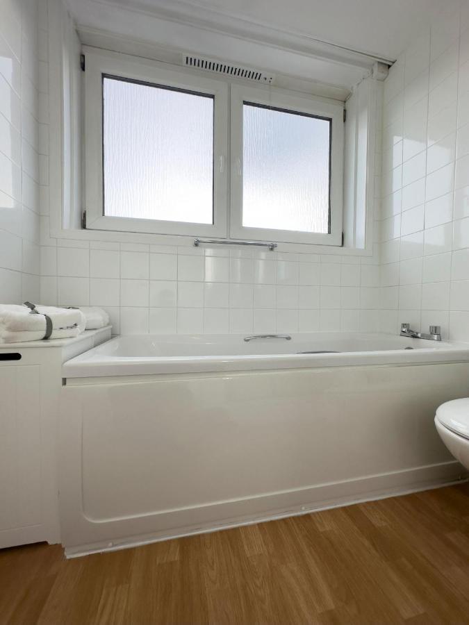 Scandi Style Apartment With Stunning Views ลินลิธโกว ภายนอก รูปภาพ