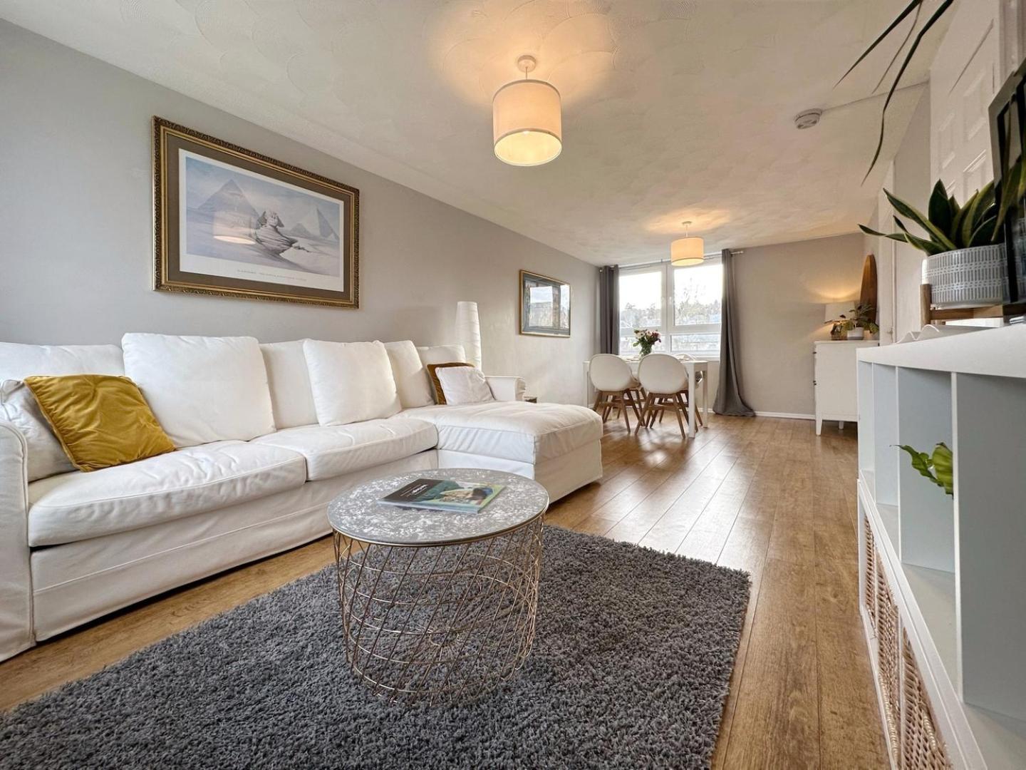 Scandi Style Apartment With Stunning Views ลินลิธโกว ภายนอก รูปภาพ