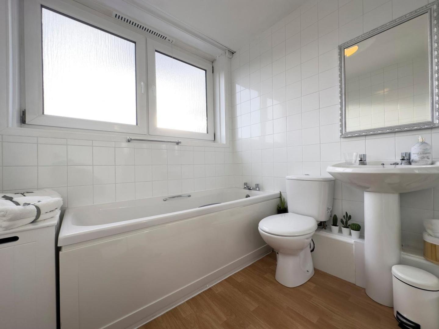 Scandi Style Apartment With Stunning Views ลินลิธโกว ภายนอก รูปภาพ